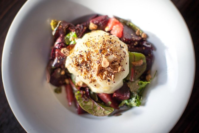 Dublin Traditional Irish 3 Course Meal Walking Tour with Local - Walking through central Dublin and Temple Bar