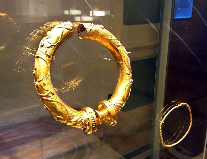 Dublin: Treasures of Ireland Museums Private Tour - Moving from paintings to the National Library