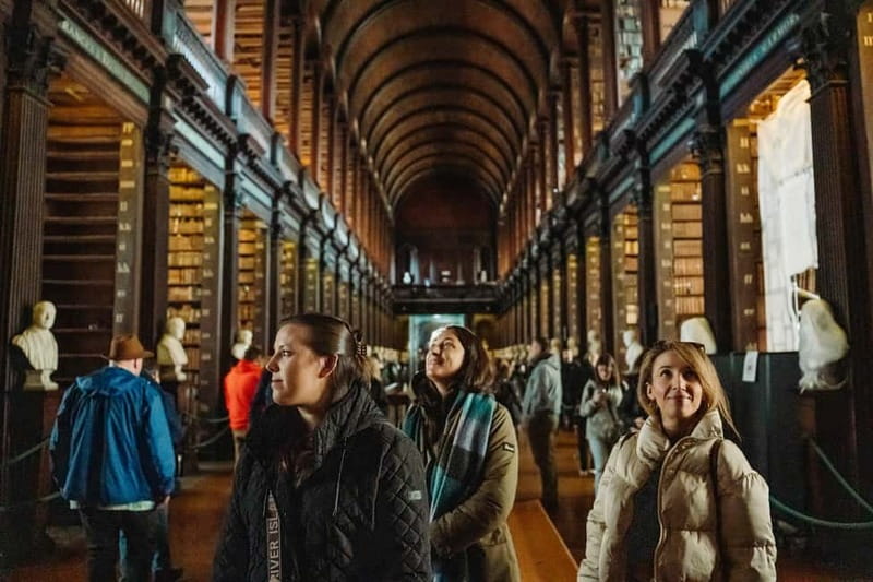 Dublin: Trinity College, Castle, Guinness and Whiskey Tour - Dublin Castle and the central walking route