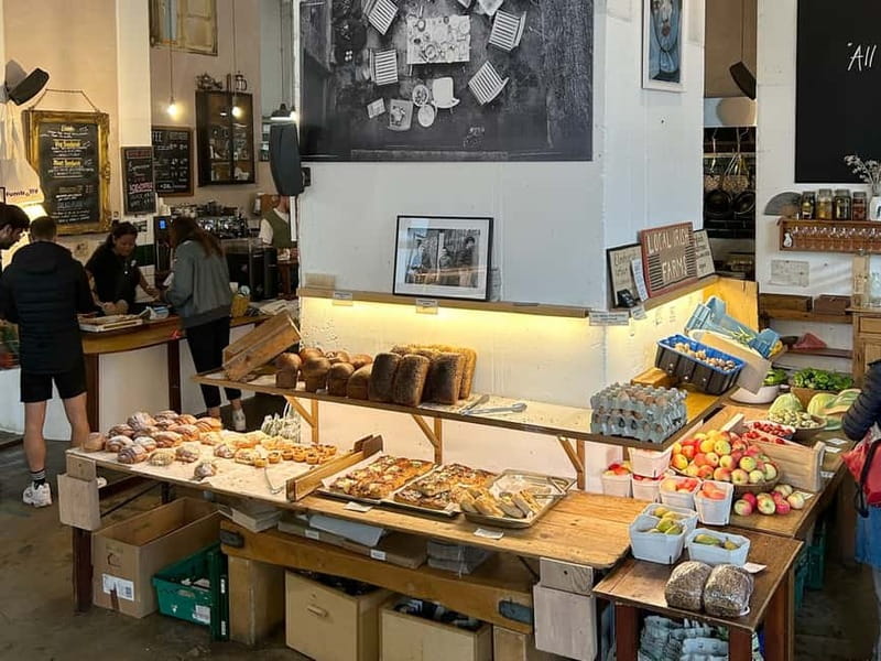 Dublin: Walking Tour for Foodies with Tastings - Walking through Dublin between the bites