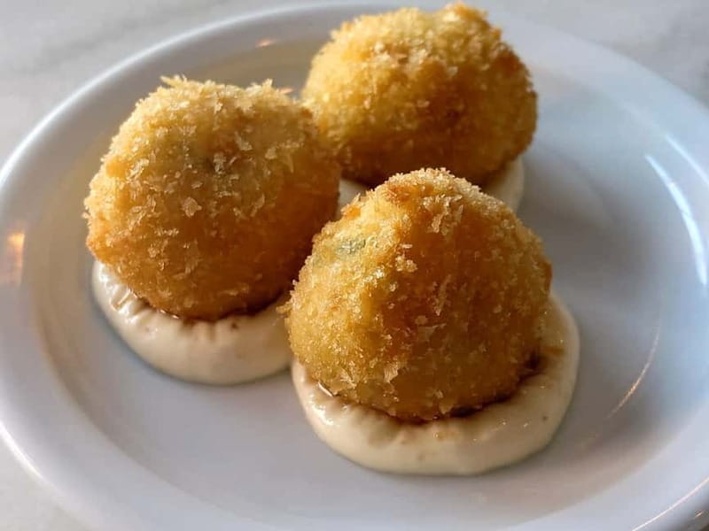 Dublin: Walking Tour for Foodies with Tastings - Starting with toasties and Dublin comfort food