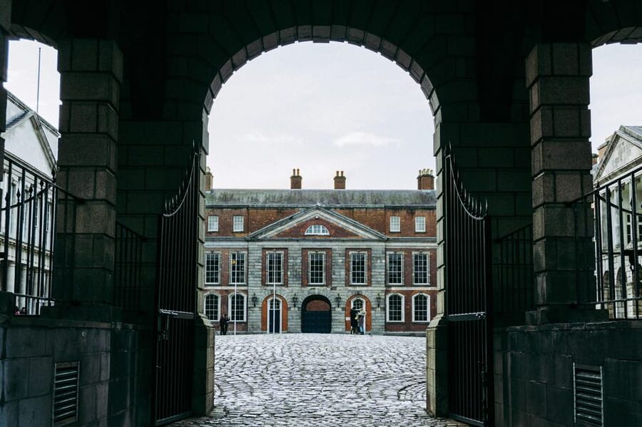 Dublin Walking Tour: Top 10 highlights - Dublin Castle and the city’s changing power