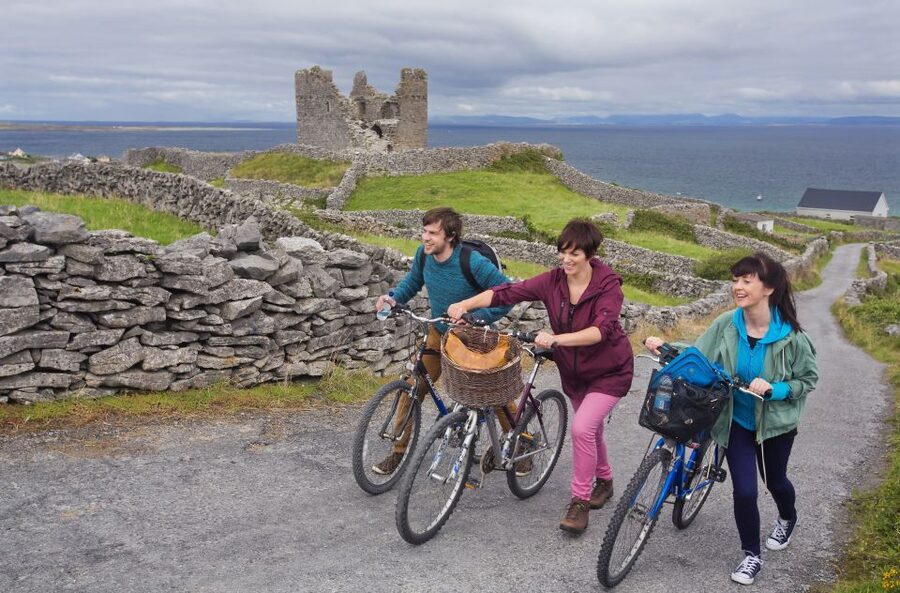 From Doolin: Day Trip to Inisheer with Bike or Bus Tour - The cafe stop is more useful than it sounds