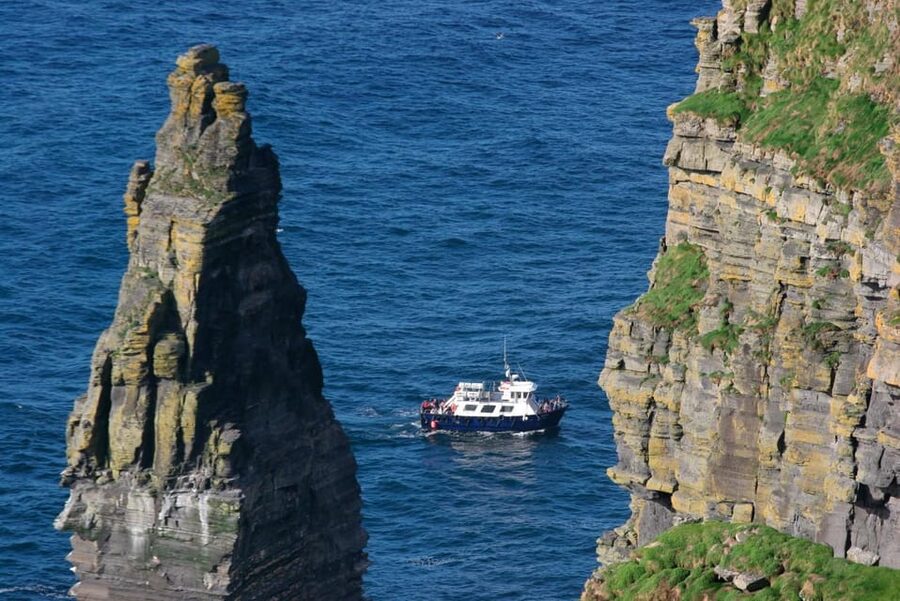 From Dublin: Cliffs of Moher, Boat Tour & Aillwee Cave - Practical packing advice