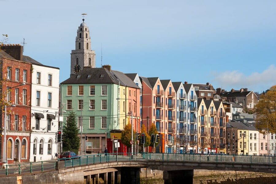 From Dublin:Cork,Cahir Castle,Rock of Cashel Tour in Spanish - Two hours to get acquainted with Cork