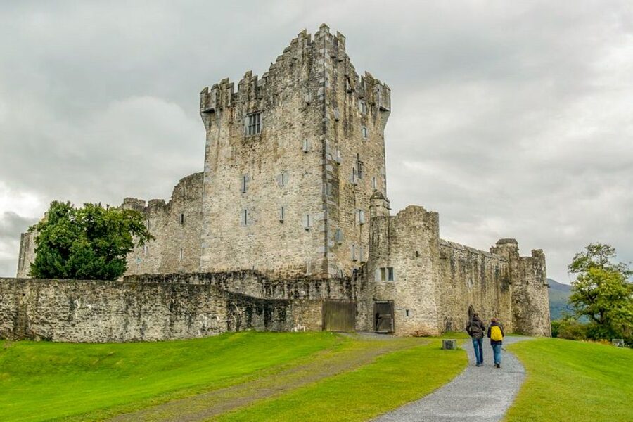 From Dublin: Galway and Kerry 3-Day Budget Tour - Guides, vehicles, and the pace of the road