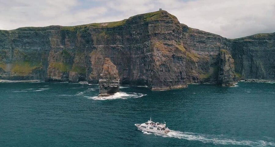 From Dublin: Galway + Cliffs of Moher Boat Cruise in Spanish - Galway: 2.5 hours in Ireland’s west-coast city
