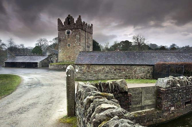 From Dublin: Game of Thrones Winterfell Locations Trek - Inch Abbey and the King in the North photo stop