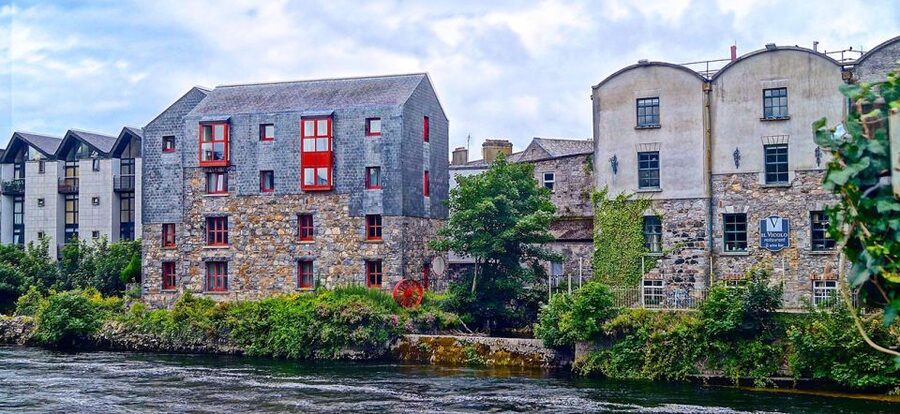 Galway City: Guided 1.5-Hour Walking Tour - Starting at the Browne Doorway in Eyre Square