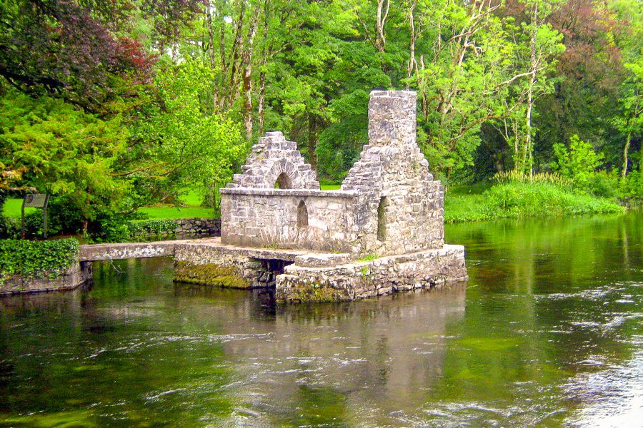 Galway, Cliffs of Moher & Connemara: 2-Day Combo Tour - Leaving Dublin at 8:00 a.m. for the Irish west