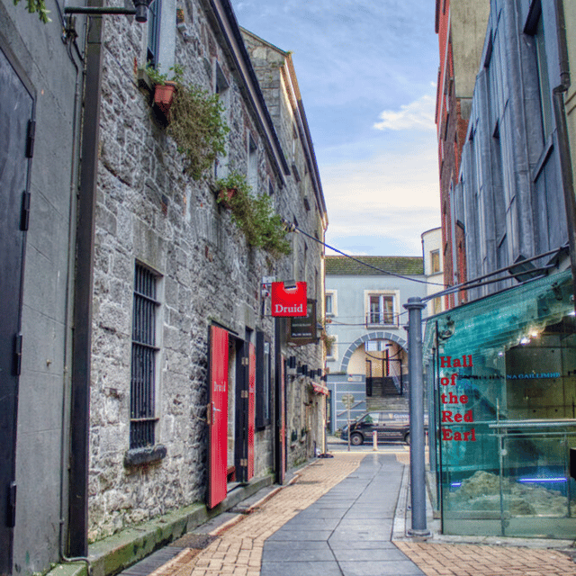 Galway: Medieval Galway Tour - The King’s Head and the story behind a pub