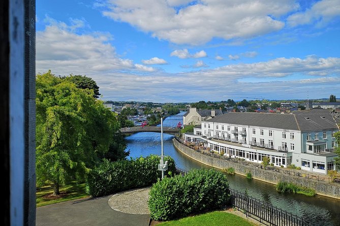 Guided tour of Kilkenny in French with an Irish guide - St. Canice’s Cathedral and Round Tower