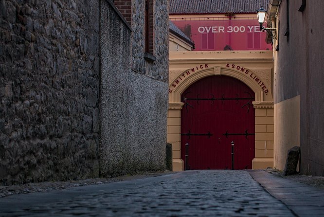 Guided tour of Kilkenny in French with an Irish guide - Rothe House and the world of merchants