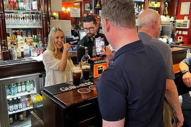 Guinness Storehouse: Entry ticket + Perfect Pint Pub Tour - Learning to pour a proper Guinness