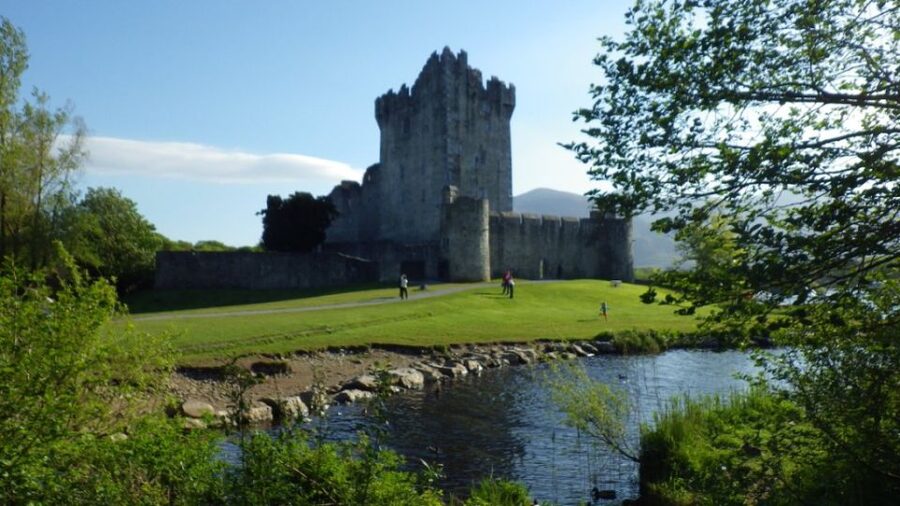 Ireland: Blarney Castle, Kilkenny & Irish Whiskey 3-Day Tour - The guide makes a real difference