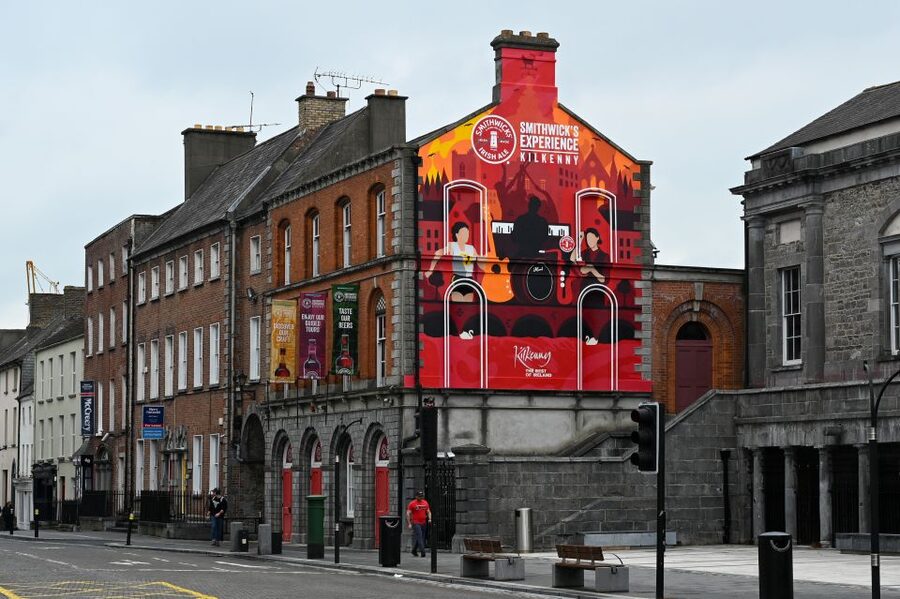 Kilkenny: Smithwick's Beer Experience - Starting beside the courthouse on Parliament Street