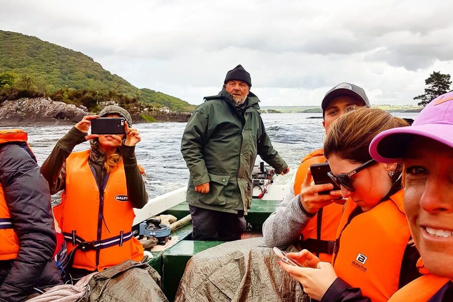 Killarney: Gap of Dunloe Pony, Trap & Traditional Boat Tour - A pause at Lord Brandon’s Cottage