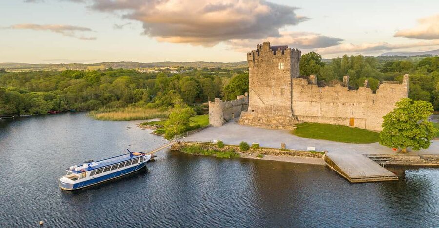 Lakes of Killarney: Boat Cruise - A comfortable hour on Lough Léin