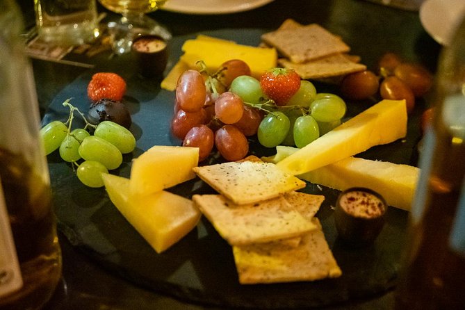 Premium Whiskey and Food Tasting in Dublin - Dress, age, and practical details