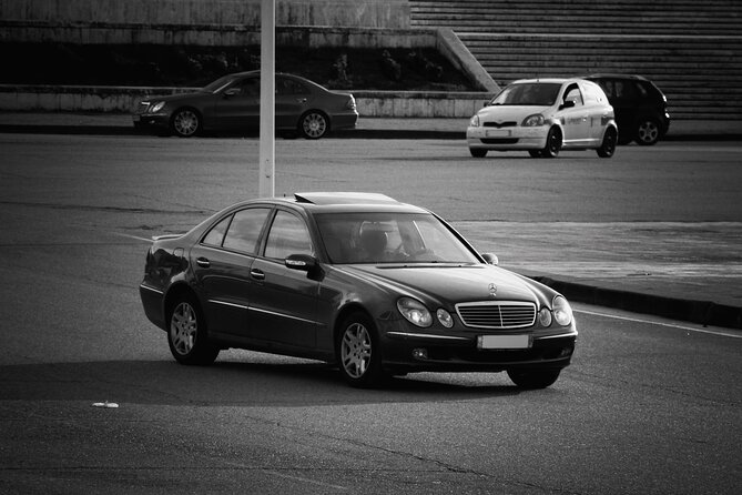Private Sedan (4 seats) Transfer from Dublin Airport to Dublin City Center - Flight monitoring helps after a delayed arrival