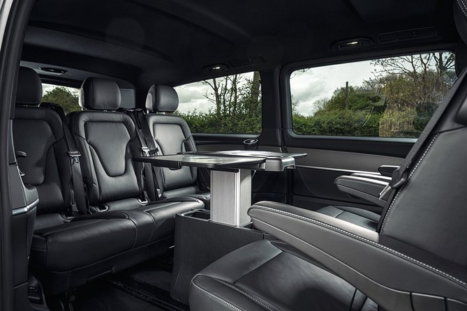 Private Transfer: Dublin Airport DUB to Dublin by Luxury Van - A 60-minute buffer for delayed flights