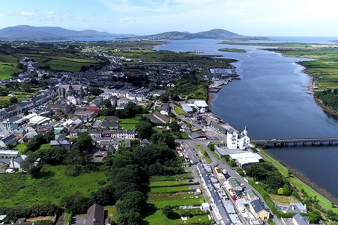 Ring of Kerry Private Day Tour from Killarney - Kerry Bog Village and the Red Fox Inn