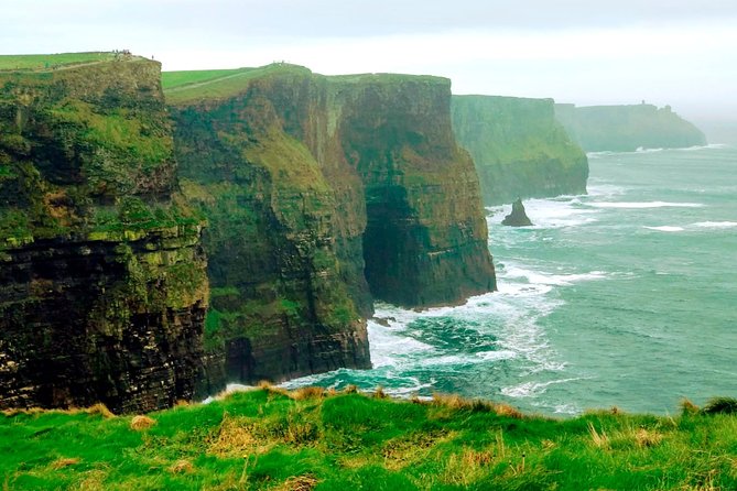 Scogliere di moher e Galway in italiano - Dunguaire Castle visto dal pullman