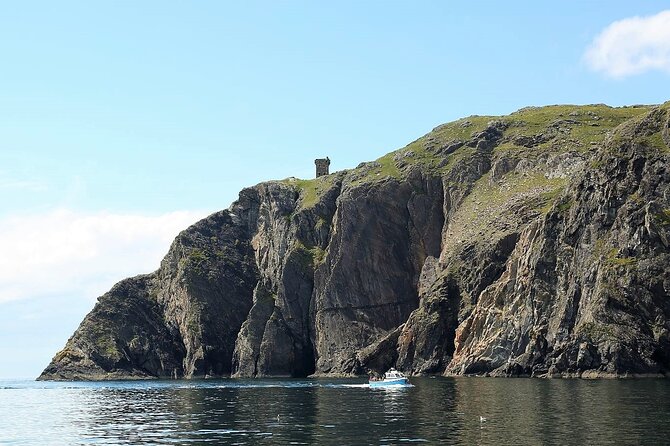 Slieve League cliffs cruise. Donegal. Guided. 1 ¾ hours. - The Giants Desk and Chair beneath Europe’s tall sea cliffs
