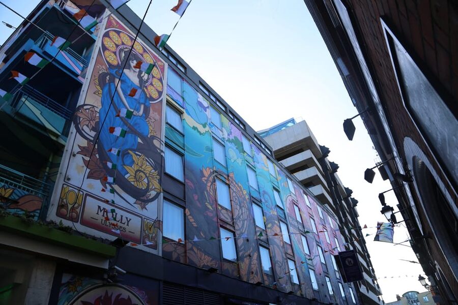 Street Art Walking Tour - Abbey Court Hostel and the changing city wall