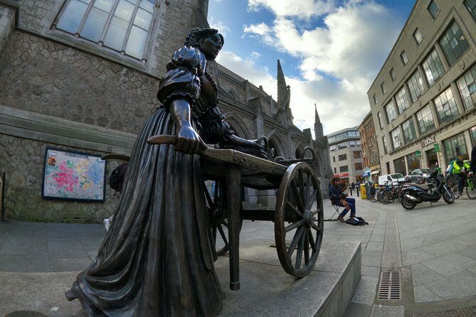 The Dublin Private Walking Tour - Grafton Street brings Dublin into the present