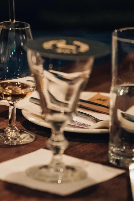 The Whiskey Trail - Walking between stops without losing the story