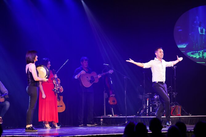 Trad on the Prom - Ireland's #1 Music, Song & Dance Experience - The opening: music that gets the room moving