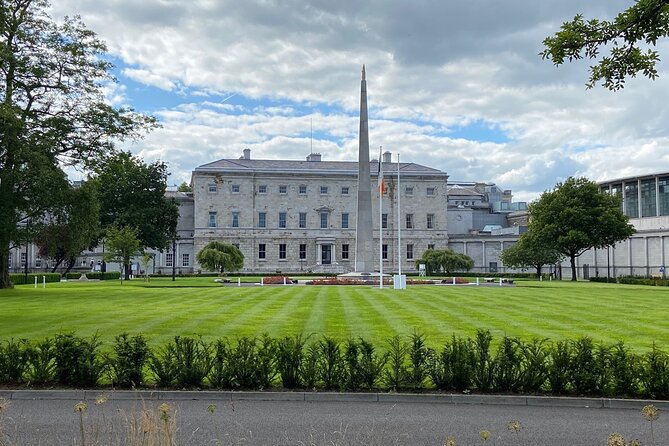 Turtle Bunbury's Dublin: A Self-Guided Audio Tour from a Celebrated Author - Merrion Square and Oscar Wilde’s Dublin