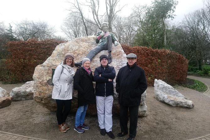Walking tour in Merrion Square Park with a pint of Guinness Dublin Rogues Tour - The guide makes the difference