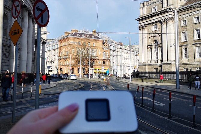 WiFicandy Portable WiFi Rental with Unlimited Data - Battery life for a full day out